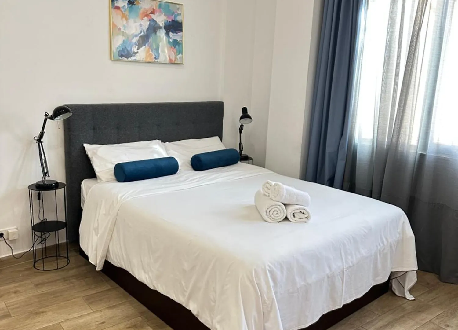 Luxury Apartment 2 contacts
